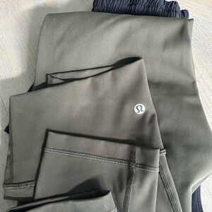 lululemon athletica Women’s olive green leggings mid calf